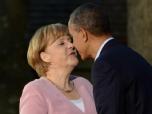 Für Bundeskanzlerin Angela Merkel gab es ein höfliches Begrüßungsküsschen. Foto: Michael Reynolds 