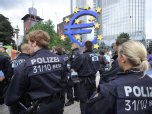 Die Polizei hat am Montag mit der Räumung des Occupy-Protestcamps vor der Europäischen Zentralbank in Frankfurt begonnen. 
